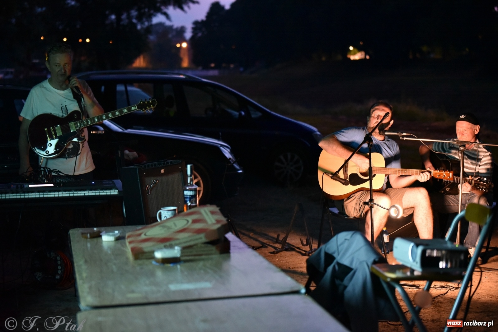 Zdjęcie w galerii na portalu naszraciborz.pl: Około czterdzieści pływadeł wystartuje jutro spod zamku [WIDEO] wiadomości z regionu