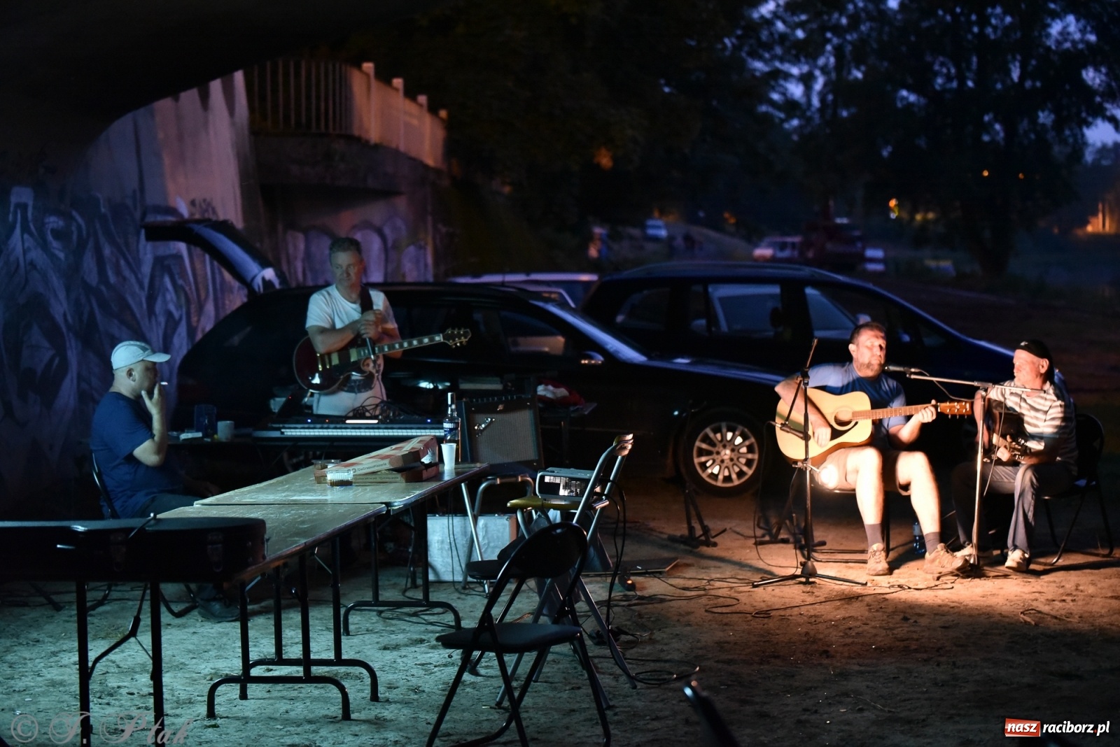Zdjęcie w galerii na portalu naszraciborz.pl: Około czterdzieści pływadeł wystartuje jutro spod zamku [WIDEO] wiadomości z regionu