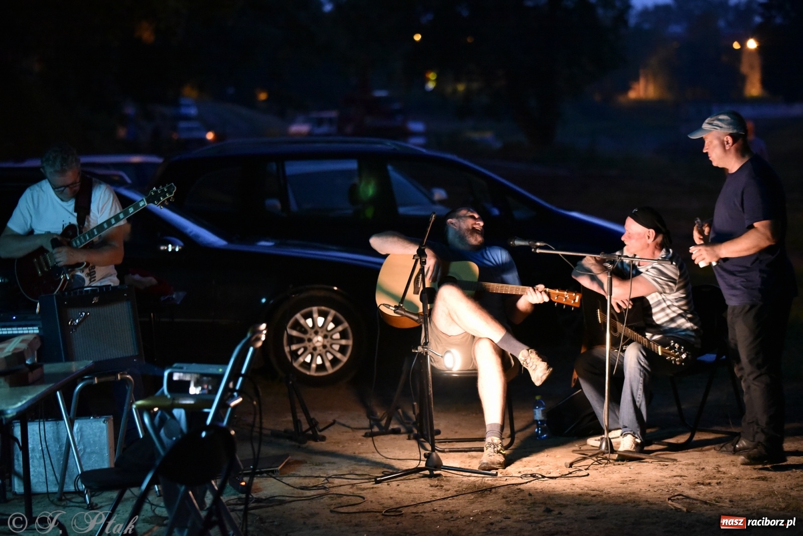 Zdjęcie w galerii na portalu naszraciborz.pl: Około czterdzieści pływadeł wystartuje jutro spod zamku [WIDEO] wiadomości z regionu