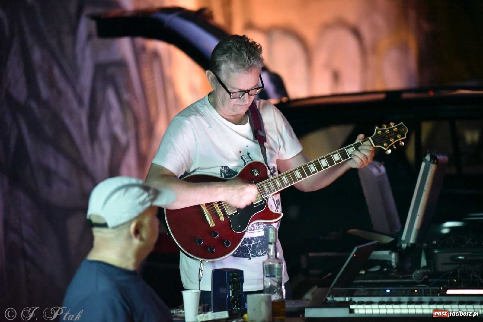 Zdjęcie w galerii na portalu naszraciborz.pl: Około czterdzieści pływadeł wystartuje jutro spod zamku [WIDEO] wiadomości z regionu