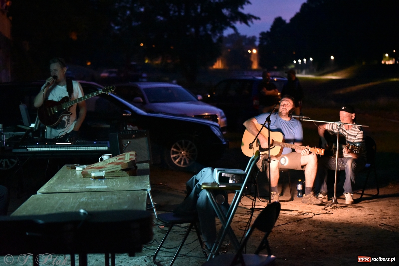 Zdjęcie w galerii na portalu naszraciborz.pl: Około czterdzieści pływadeł wystartuje jutro spod zamku [WIDEO] wiadomości z regionu