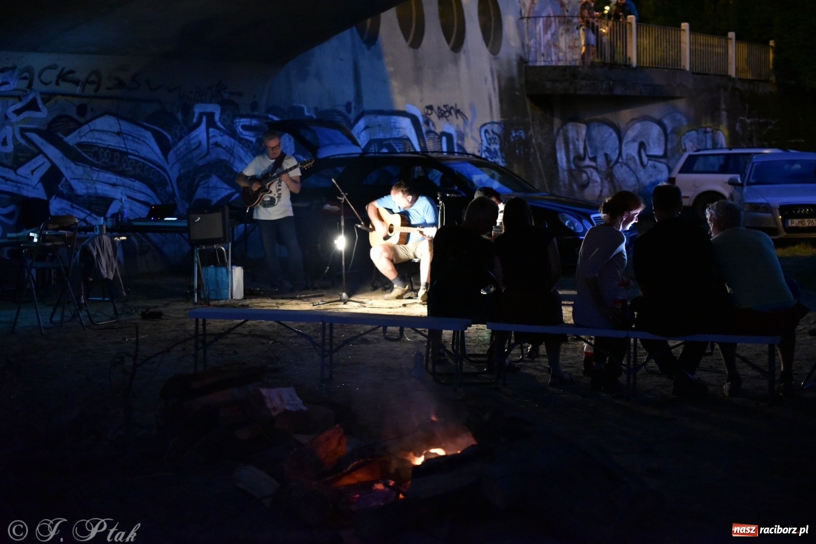 Zdjęcie w galerii na portalu naszraciborz.pl: Około czterdzieści pływadeł wystartuje jutro spod zamku [WIDEO] wiadomości z regionu