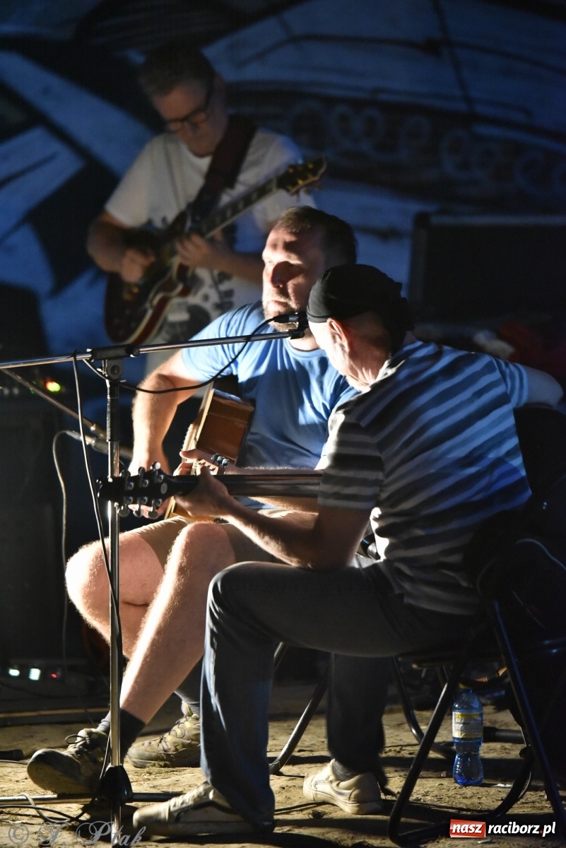 Zdjęcie w galerii na portalu naszraciborz.pl: Około czterdzieści pływadeł wystartuje jutro spod zamku [WIDEO] wiadomości z regionu