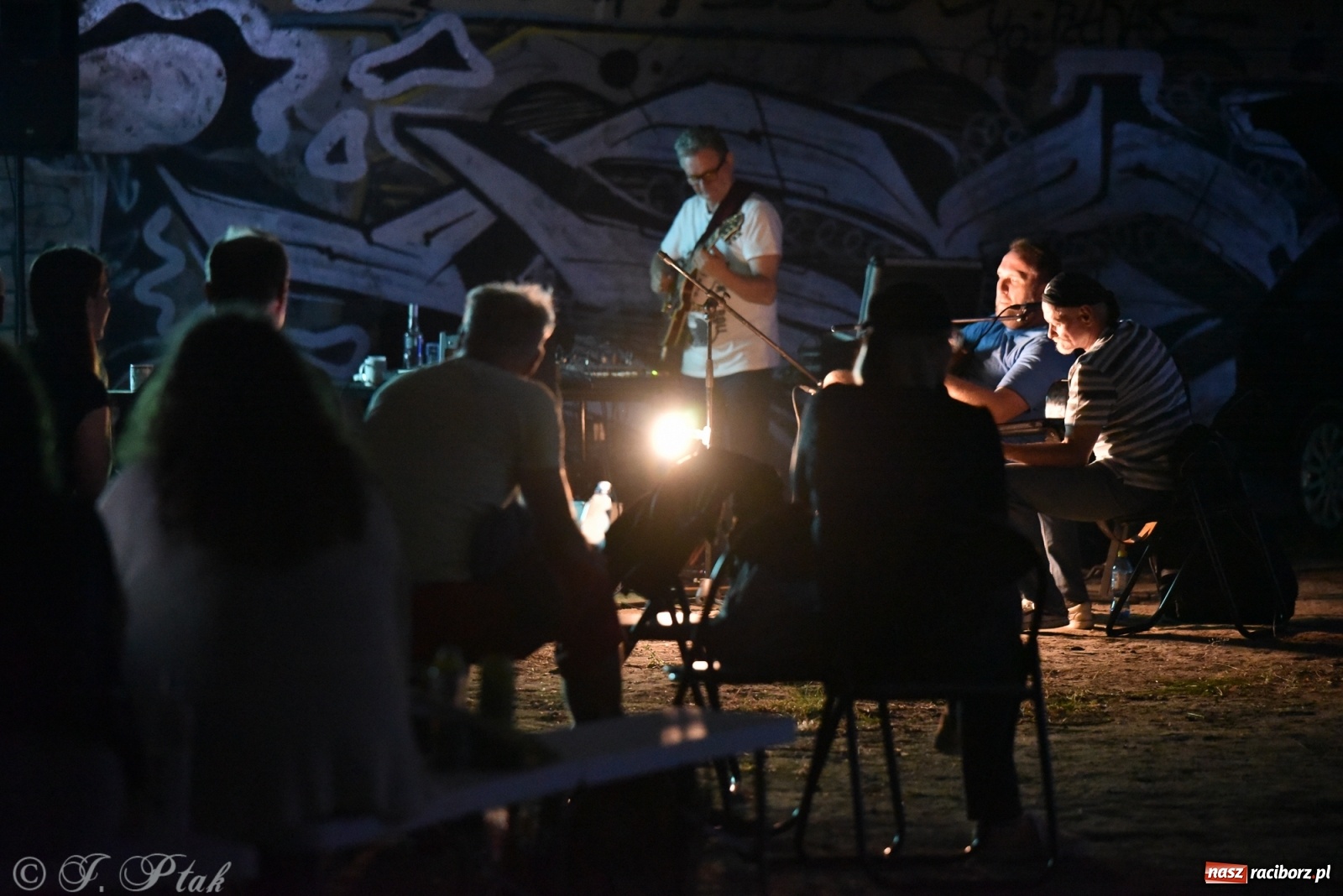 Zdjęcie w galerii na portalu naszraciborz.pl: Około czterdzieści pływadeł wystartuje jutro spod zamku [WIDEO] wiadomości z regionu