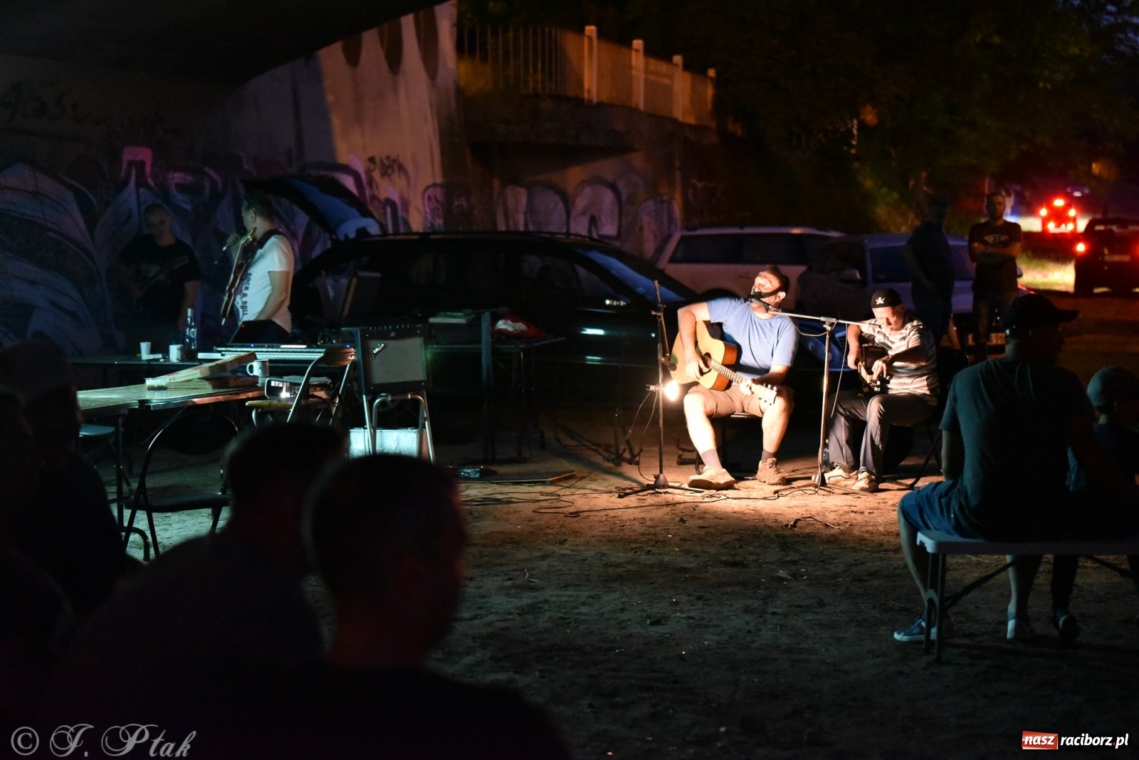 Zdjęcie w galerii na portalu naszraciborz.pl: Około czterdzieści pływadeł wystartuje jutro spod zamku [WIDEO] wiadomości z regionu