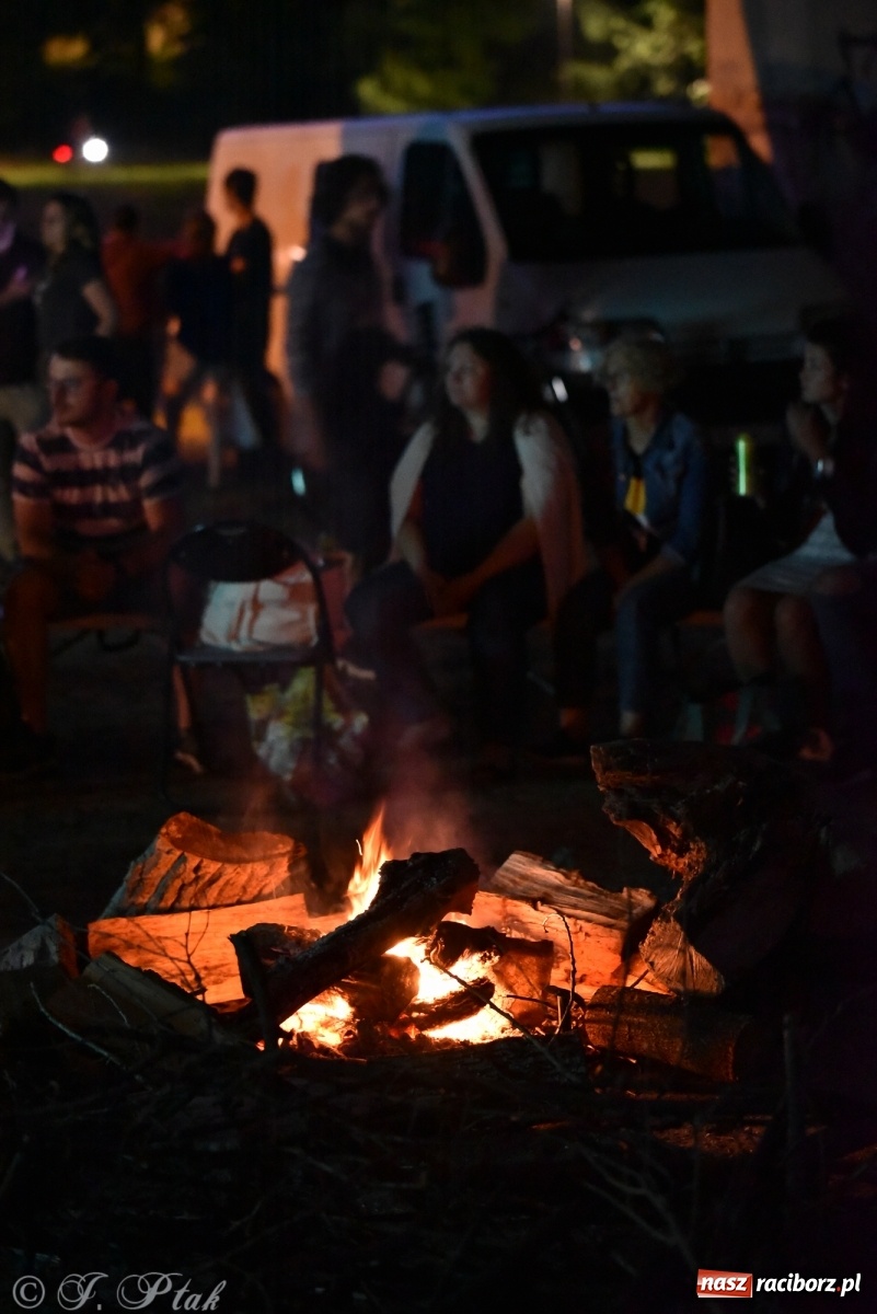 Zdjęcie w galerii na portalu naszraciborz.pl: Około czterdzieści pływadeł wystartuje jutro spod zamku [WIDEO] wiadomości z regionu