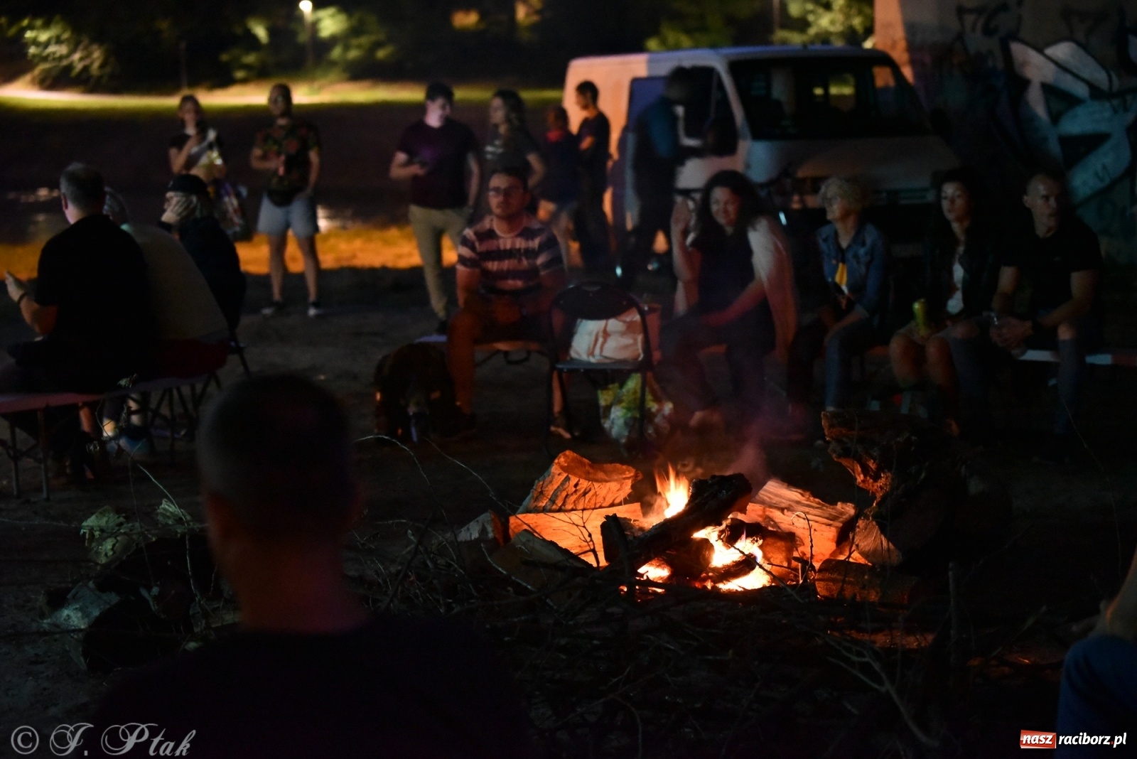 Zdjęcie w galerii na portalu naszraciborz.pl: Około czterdzieści pływadeł wystartuje jutro spod zamku [WIDEO] wiadomości z regionu