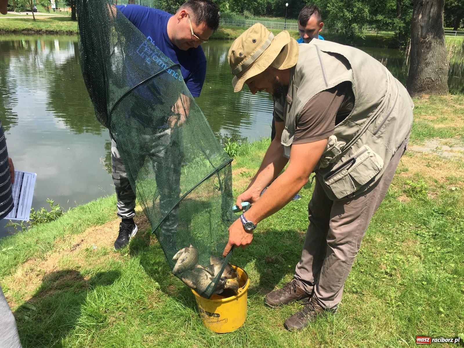 Zdjęcie w galerii na portalu naszraciborz.pl: Zawody w Krowiarkach. Zaczęło się od tęgiego lina wiadomości z regionu