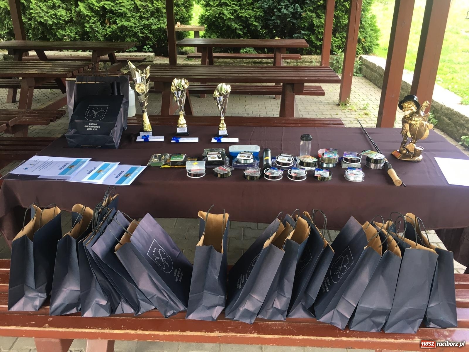 Zdjęcie w galerii na portalu naszraciborz.pl: Zawody w Krowiarkach. Zaczęło się od tęgiego lina wiadomości z regionu