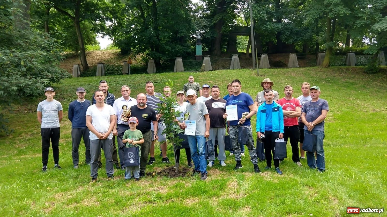 Zdjęcie w galerii na portalu naszraciborz.pl: Zawody w Krowiarkach. Zaczęło się od tęgiego lina wiadomości z regionu