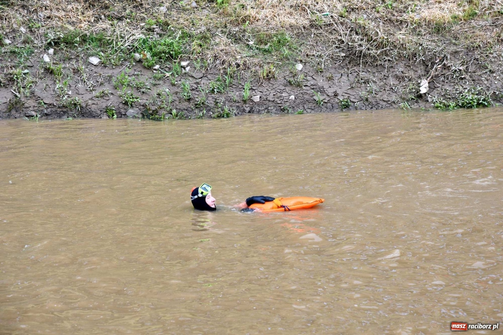 Zdjęcie w galerii na portalu naszraciborz.pl: Ahoj przygodo! Trzydzieści pływadeł ruszyło do Kędzierzyna-Koźla wiadomości z regionu
