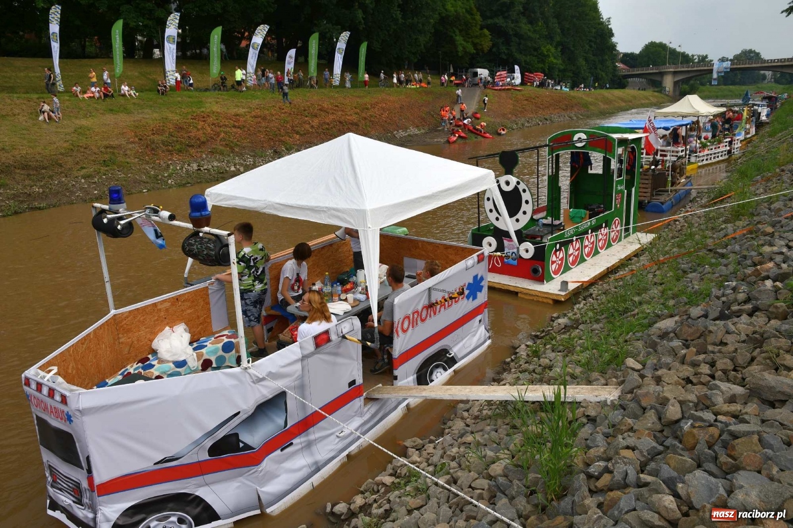 Zdjęcie w galerii na portalu naszraciborz.pl: Ahoj przygodo! Trzydzieści pływadeł ruszyło do Kędzierzyna-Koźla wiadomości z regionu