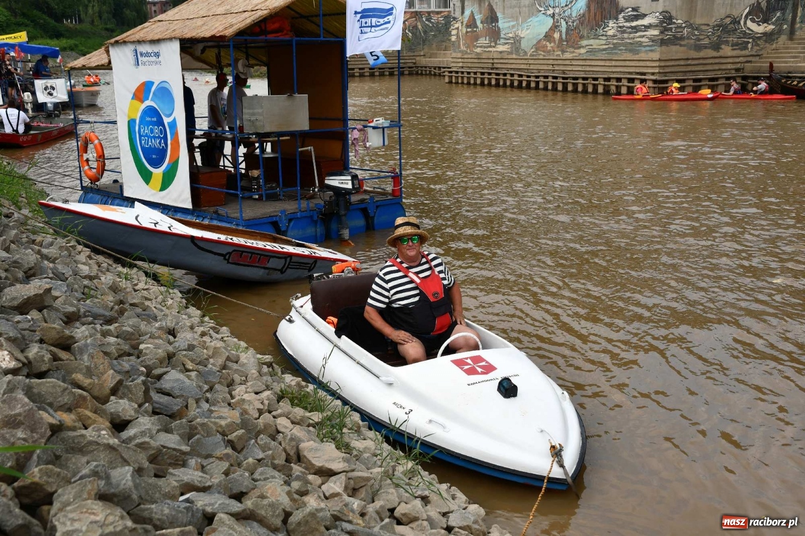 Zdjęcie w galerii na portalu naszraciborz.pl: Ahoj przygodo! Trzydzieści pływadeł ruszyło do Kędzierzyna-Koźla wiadomości z regionu