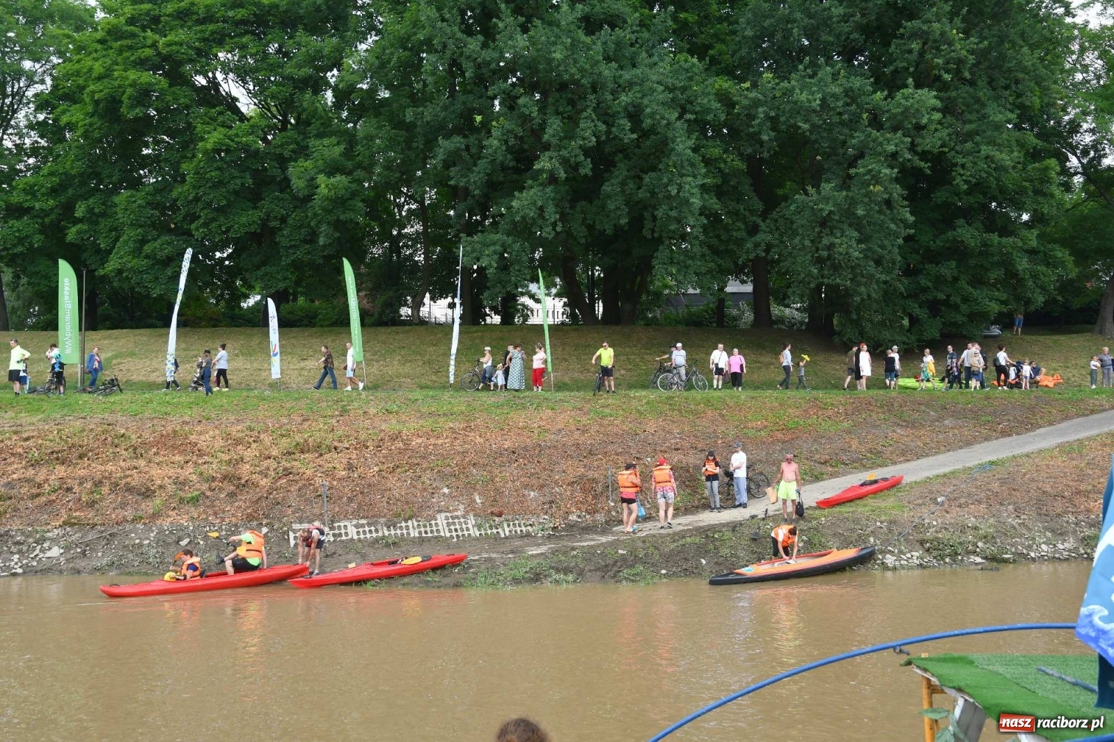 Zdjęcie w galerii na portalu naszraciborz.pl: Ahoj przygodo! Trzydzieści pływadeł ruszyło do Kędzierzyna-Koźla wiadomości z regionu
