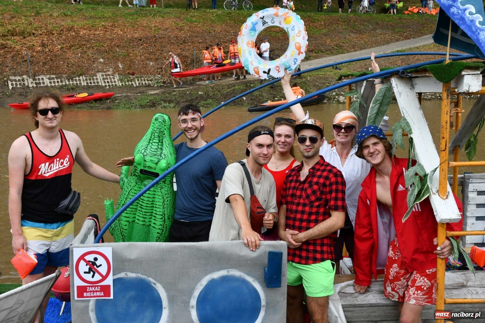 Zdjęcie w galerii na portalu naszraciborz.pl: Ahoj przygodo! Trzydzieści pływadeł ruszyło do Kędzierzyna-Koźla wiadomości z regionu