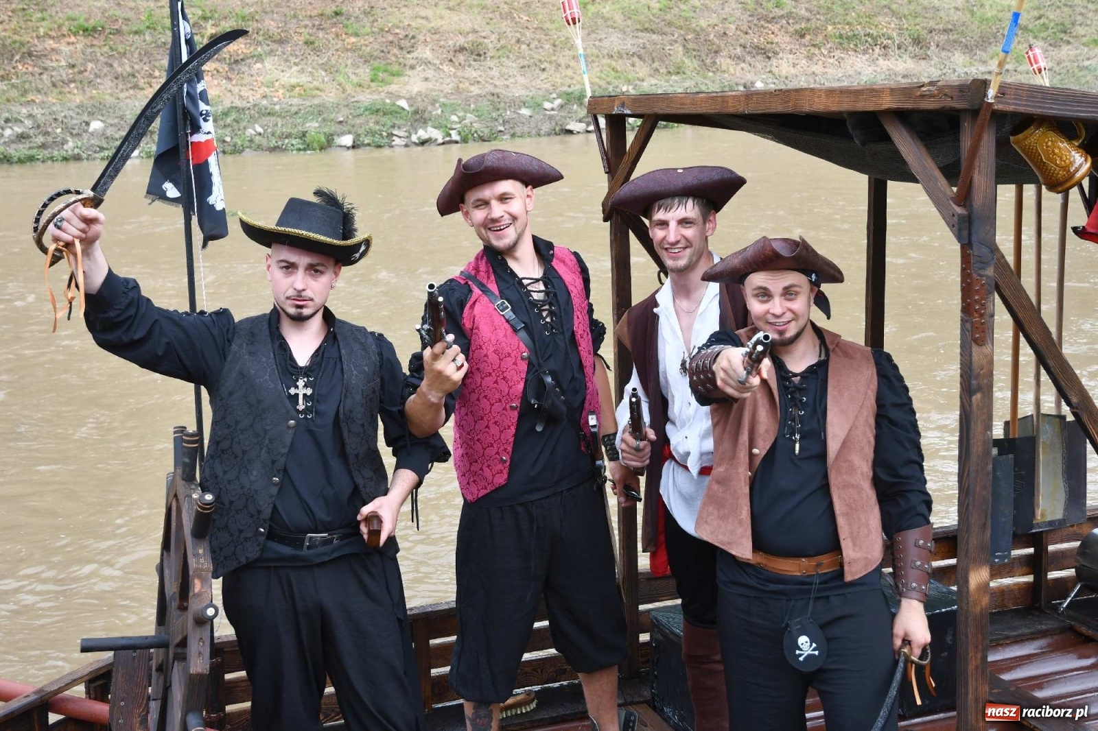 Zdjęcie w galerii na portalu naszraciborz.pl: Ahoj przygodo! Trzydzieści pływadeł ruszyło do Kędzierzyna-Koźla wiadomości z regionu