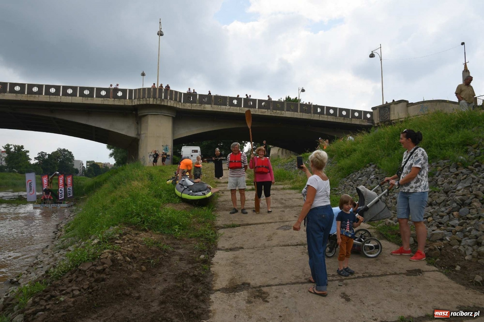 Zdjęcie w galerii na portalu naszraciborz.pl: Ahoj przygodo! Trzydzieści pływadeł ruszyło do Kędzierzyna-Koźla wiadomości z regionu
