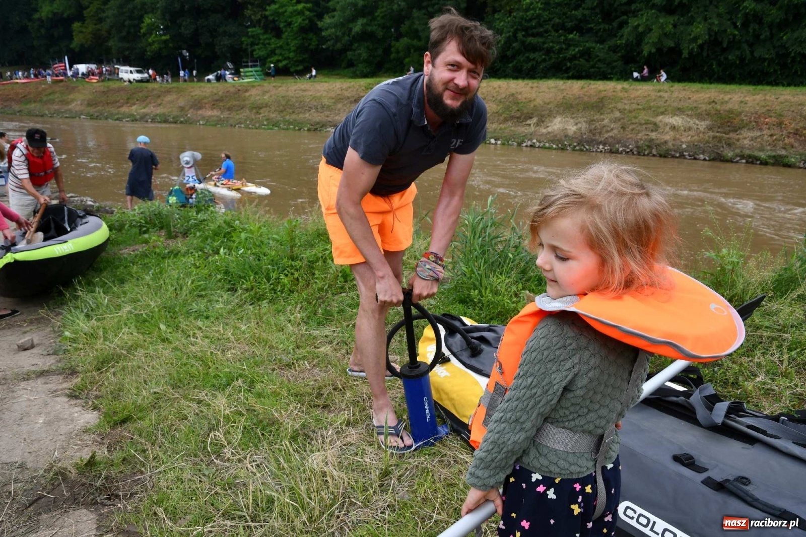 Zdjęcie w galerii na portalu naszraciborz.pl: Ahoj przygodo! Trzydzieści pływadeł ruszyło do Kędzierzyna-Koźla wiadomości z regionu
