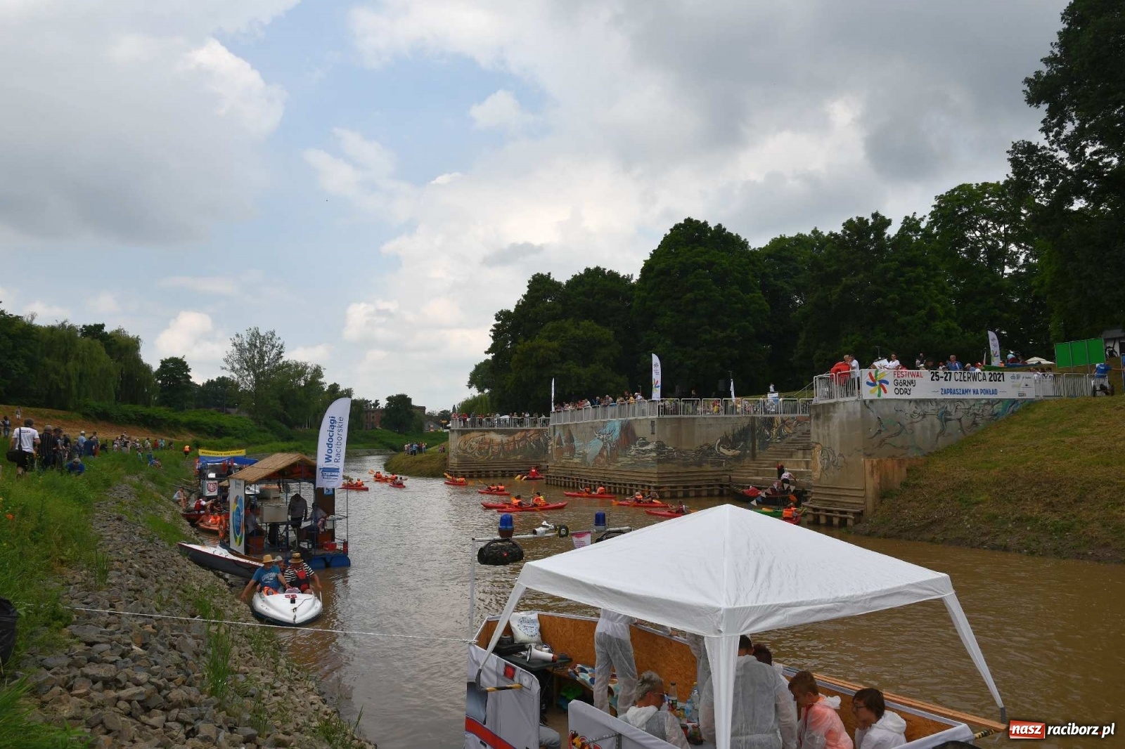 Zdjęcie w galerii na portalu naszraciborz.pl: Ahoj przygodo! Trzydzieści pływadeł ruszyło do Kędzierzyna-Koźla wiadomości z regionu