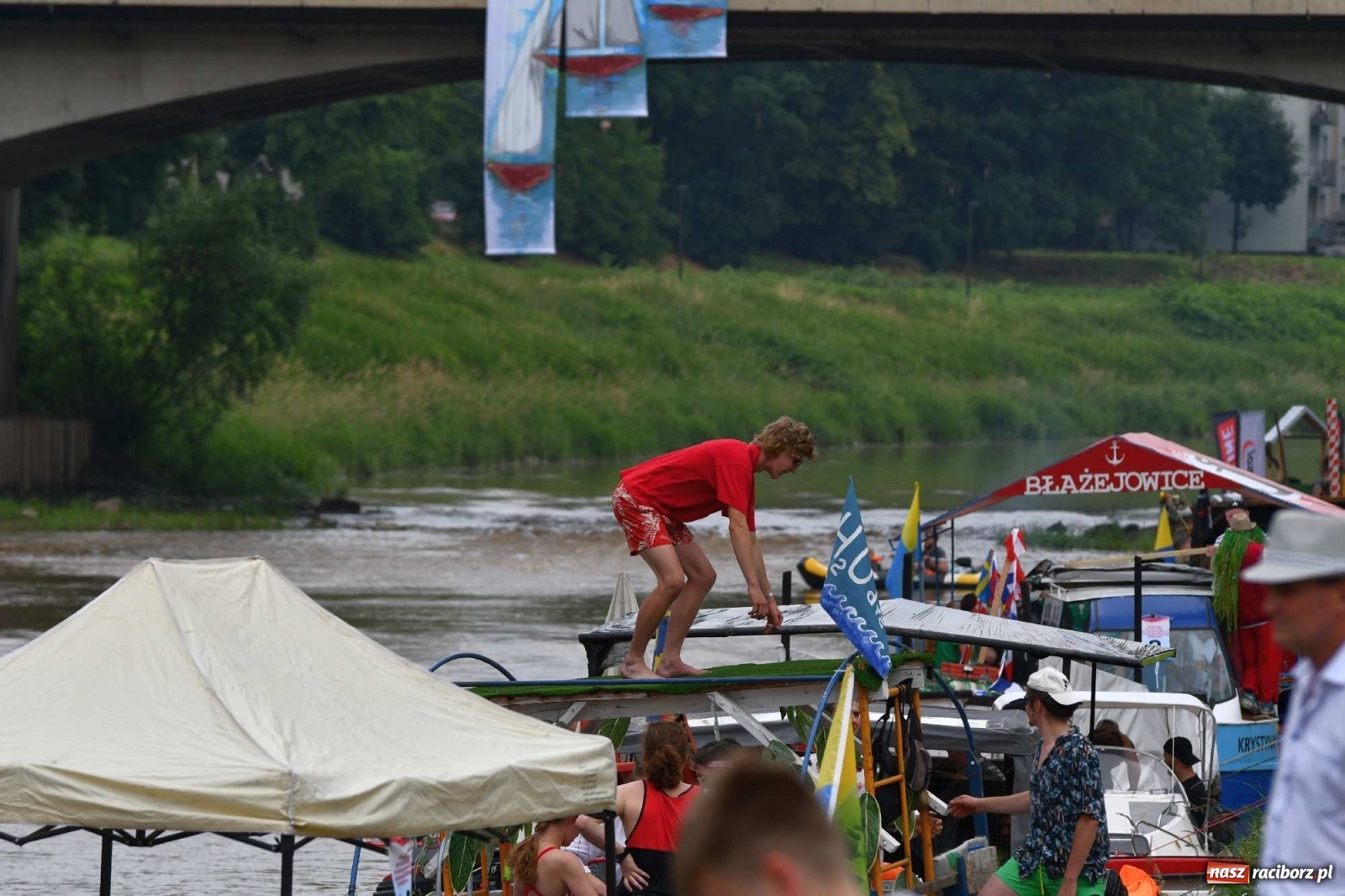 Zdjęcie w galerii na portalu naszraciborz.pl: Ahoj przygodo! Trzydzieści pływadeł ruszyło do Kędzierzyna-Koźla wiadomości z regionu