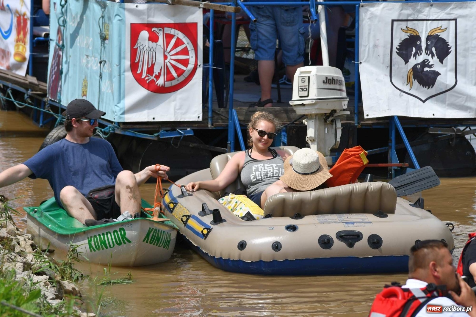 Zdjęcie w galerii na portalu naszraciborz.pl: Ahoj przygodo! Trzydzieści pływadeł ruszyło do Kędzierzyna-Koźla wiadomości z regionu