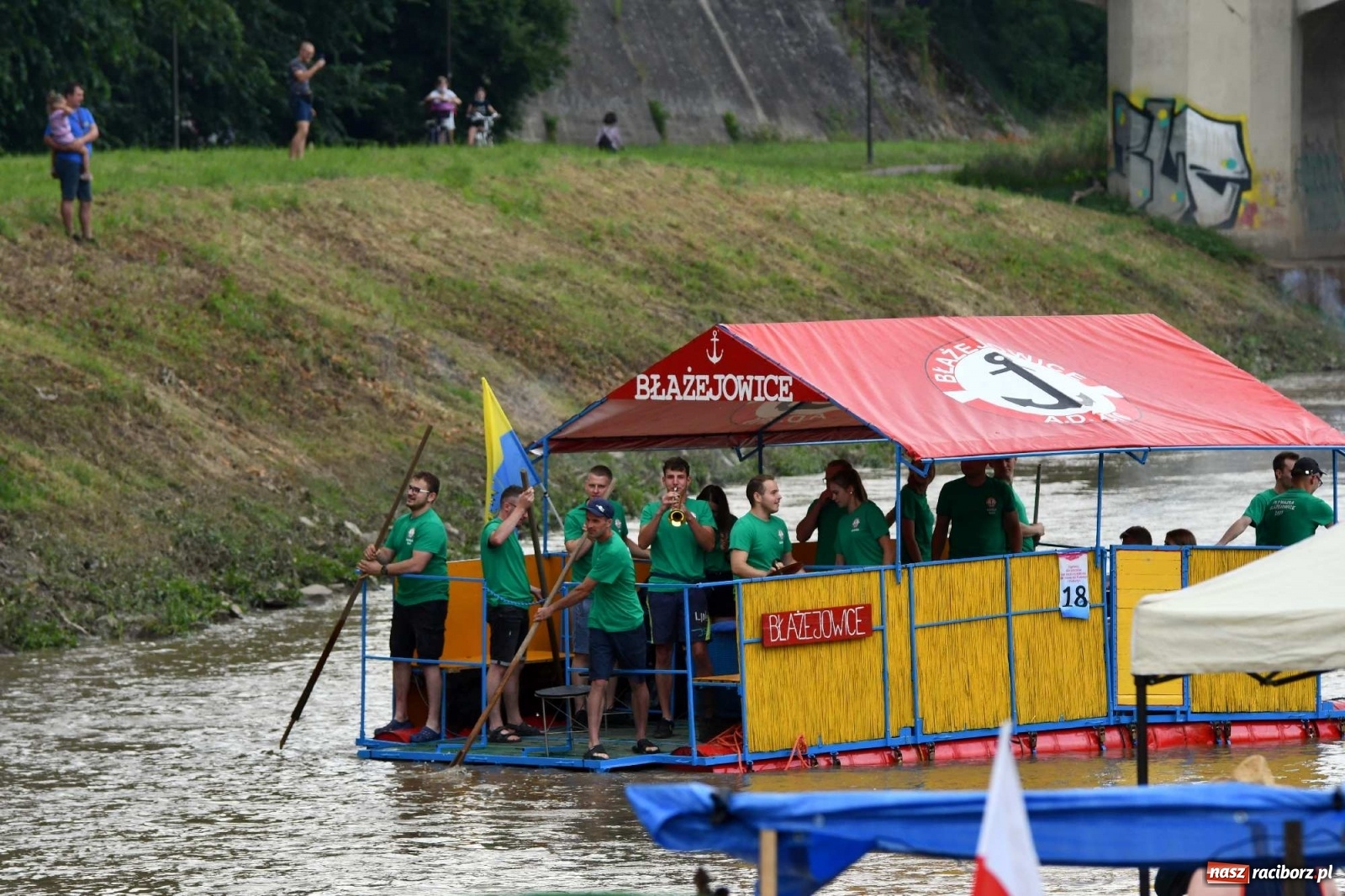 Zdjęcie w galerii na portalu naszraciborz.pl: Ahoj przygodo! Trzydzieści pływadeł ruszyło do Kędzierzyna-Koźla wiadomości z regionu