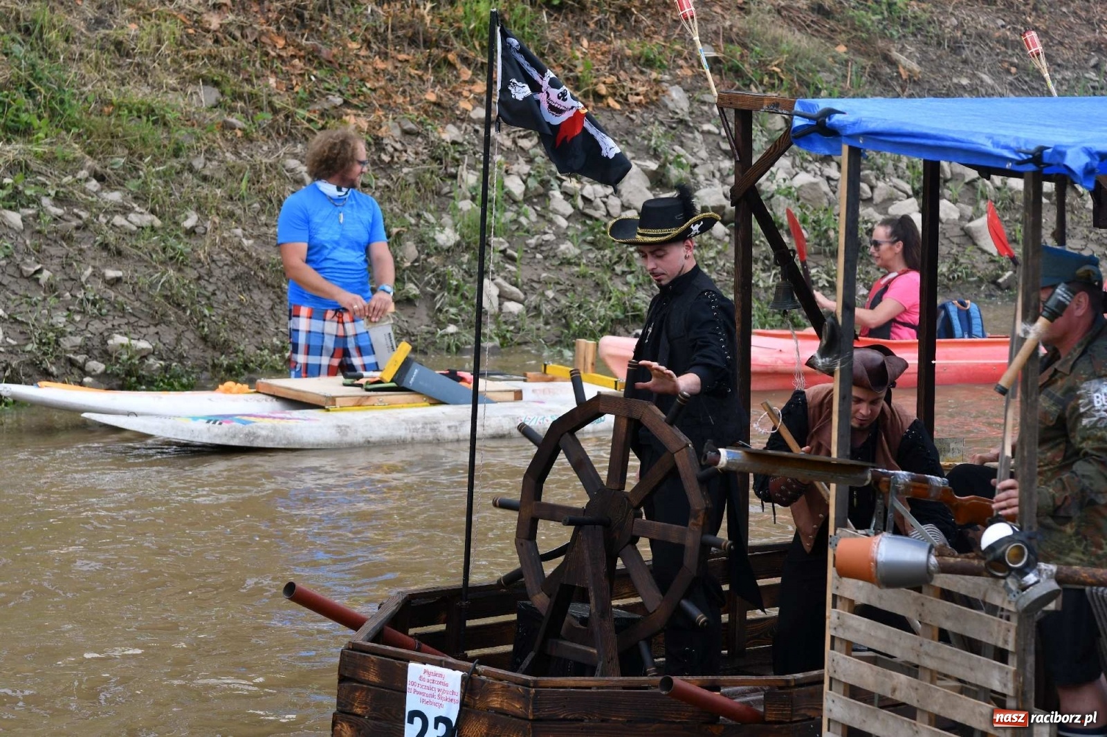 Zdjęcie w galerii na portalu naszraciborz.pl: Ahoj przygodo! Trzydzieści pływadeł ruszyło do Kędzierzyna-Koźla wiadomości z regionu