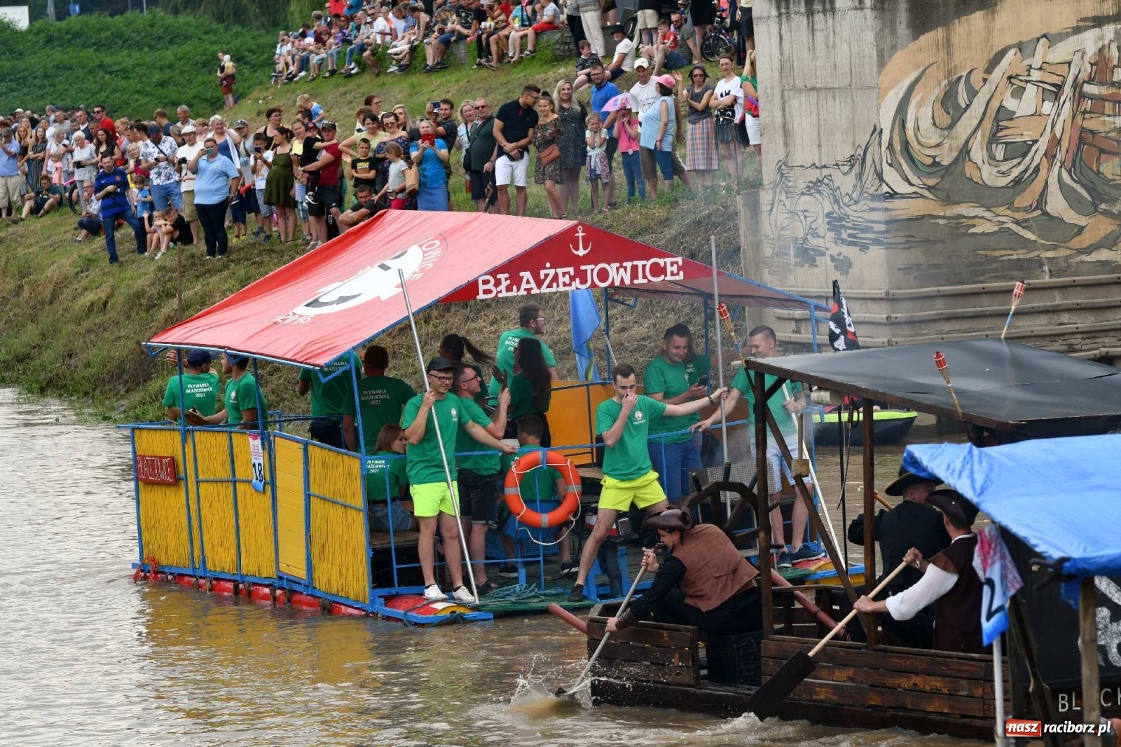 Zdjęcie w galerii na portalu naszraciborz.pl: Ahoj przygodo! Trzydzieści pływadeł ruszyło do Kędzierzyna-Koźla wiadomości z regionu