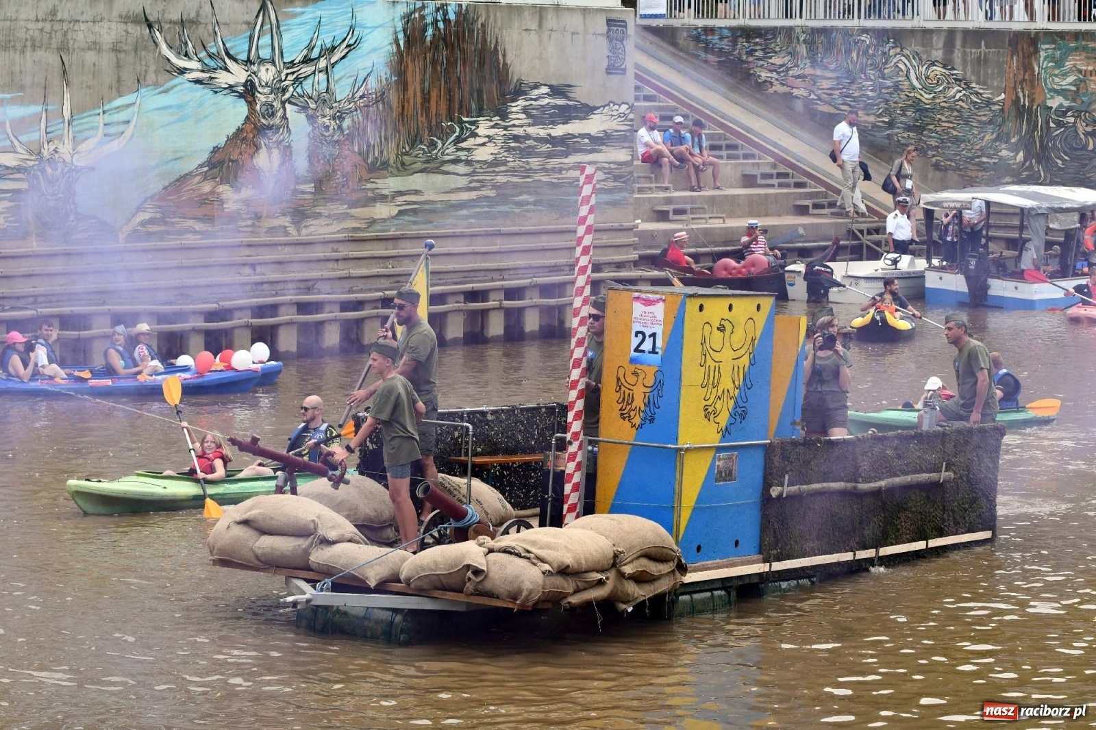 Zdjęcie w galerii na portalu naszraciborz.pl: Ahoj przygodo! Trzydzieści pływadeł ruszyło do Kędzierzyna-Koźla wiadomości z regionu