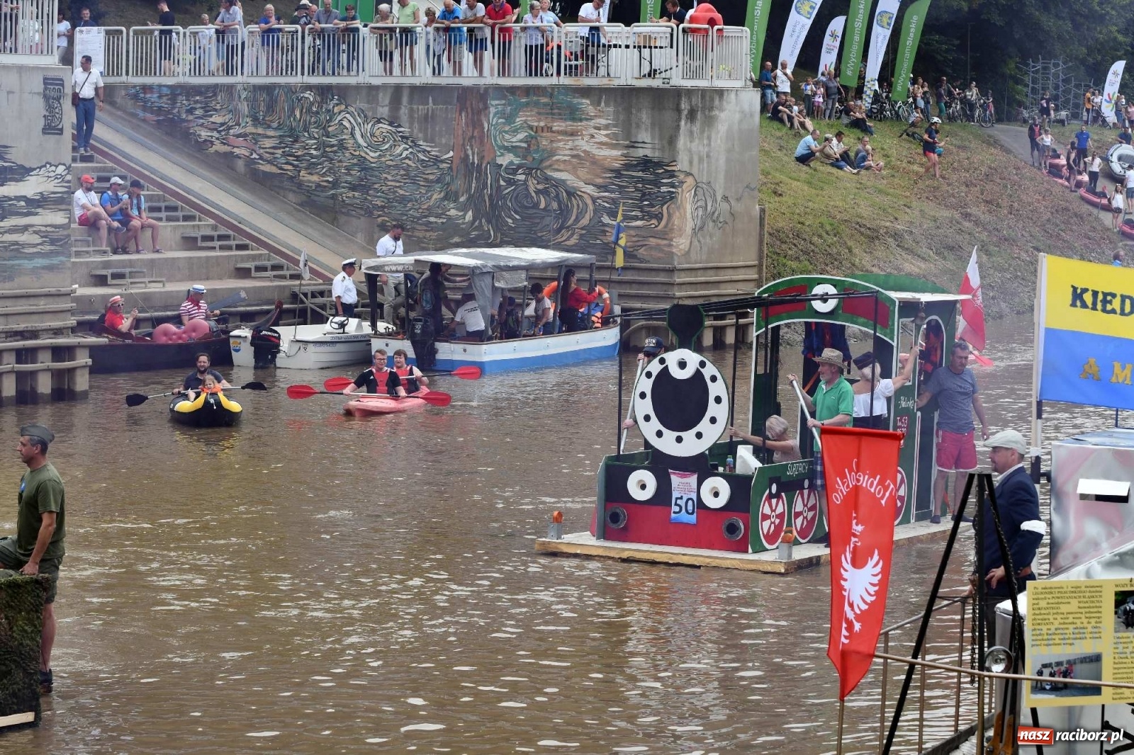 Zdjęcie w galerii na portalu naszraciborz.pl: Ahoj przygodo! Trzydzieści pływadeł ruszyło do Kędzierzyna-Koźla wiadomości z regionu