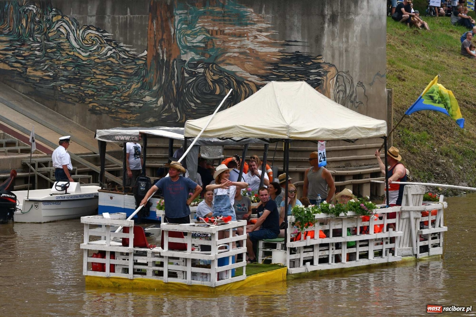 Zdjęcie w galerii na portalu naszraciborz.pl: Ahoj przygodo! Trzydzieści pływadeł ruszyło do Kędzierzyna-Koźla wiadomości z regionu