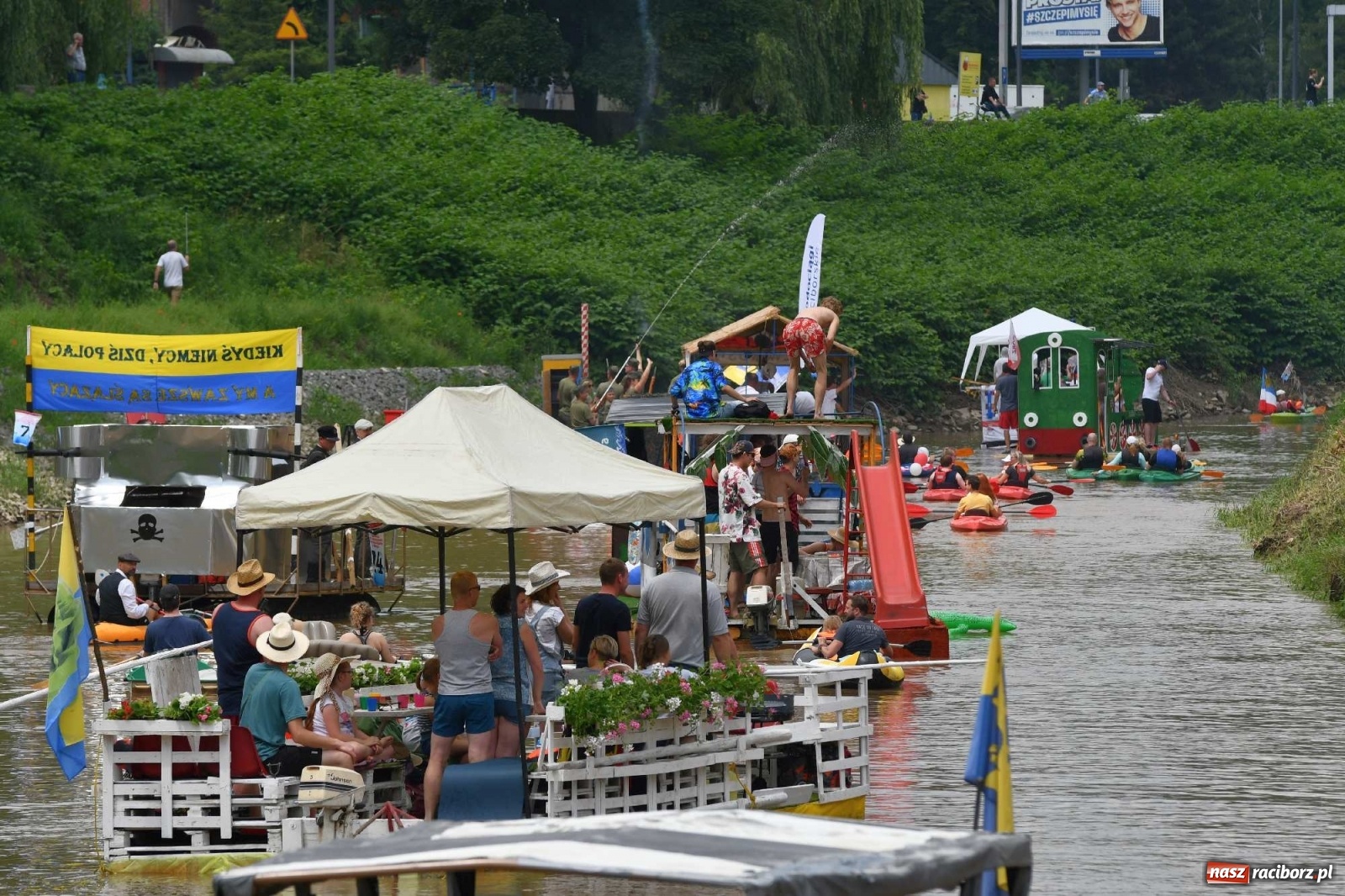 Zdjęcie w galerii na portalu naszraciborz.pl: Ahoj przygodo! Trzydzieści pływadeł ruszyło do Kędzierzyna-Koźla wiadomości z regionu