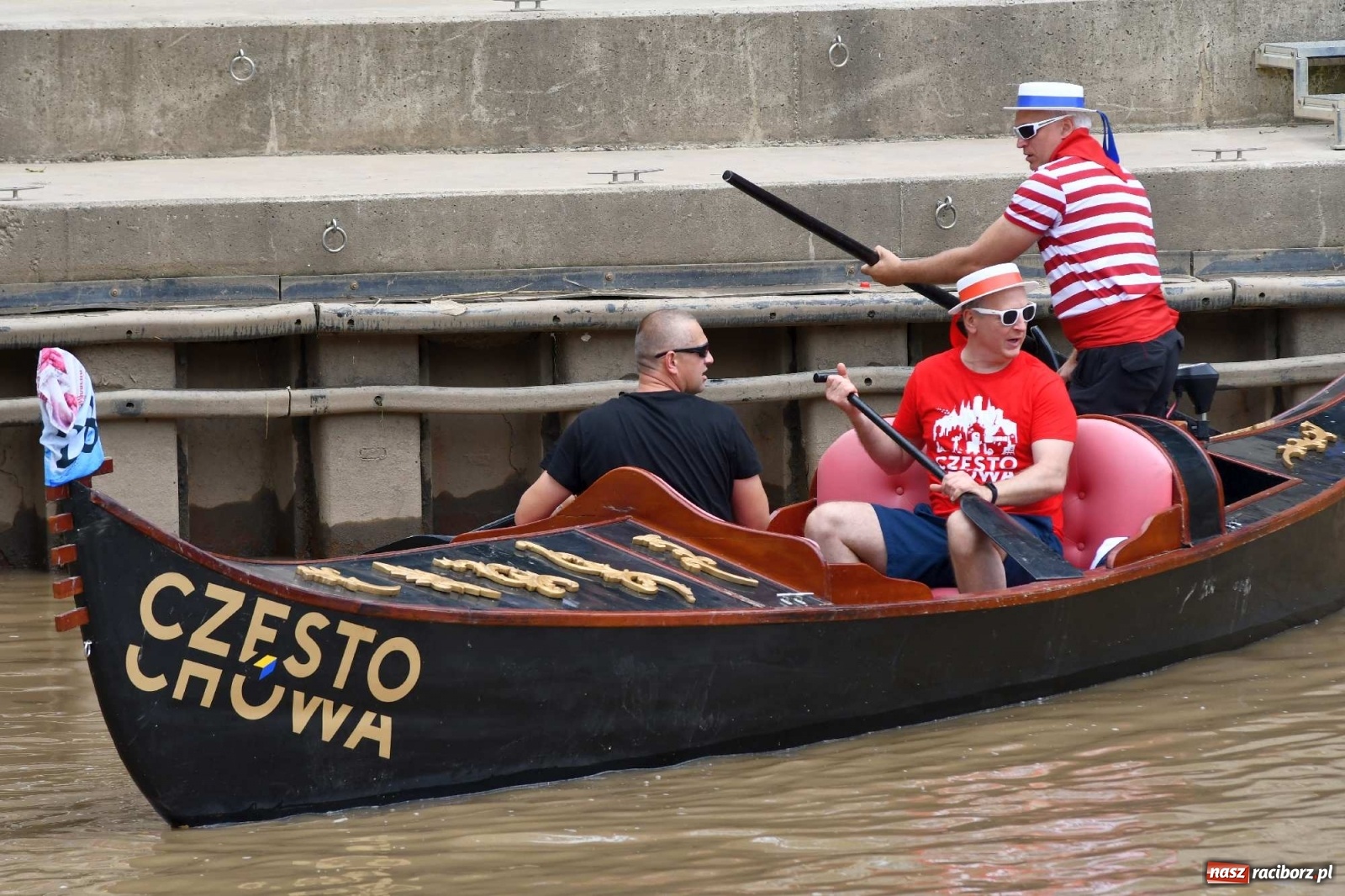 Zdjęcie w galerii na portalu naszraciborz.pl: Ahoj przygodo! Trzydzieści pływadeł ruszyło do Kędzierzyna-Koźla wiadomości z regionu