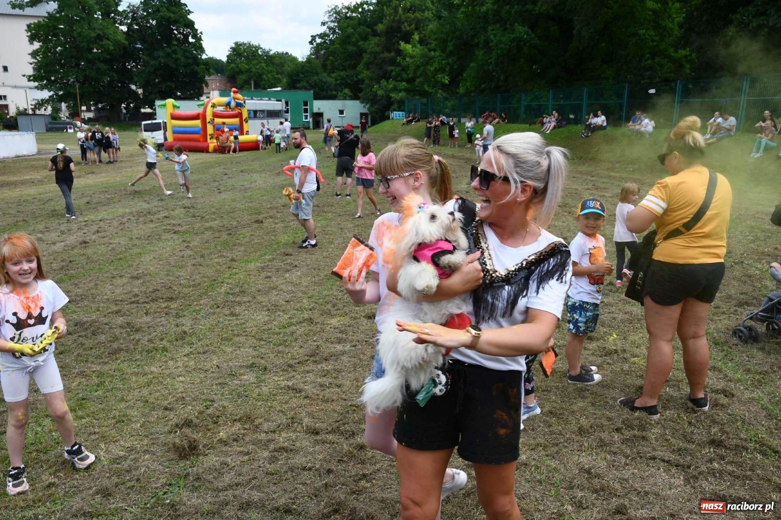 Zdjęcie w galerii na portalu naszraciborz.pl: Holi Święto Kolorów w Raciborzu wiadomości z regionu