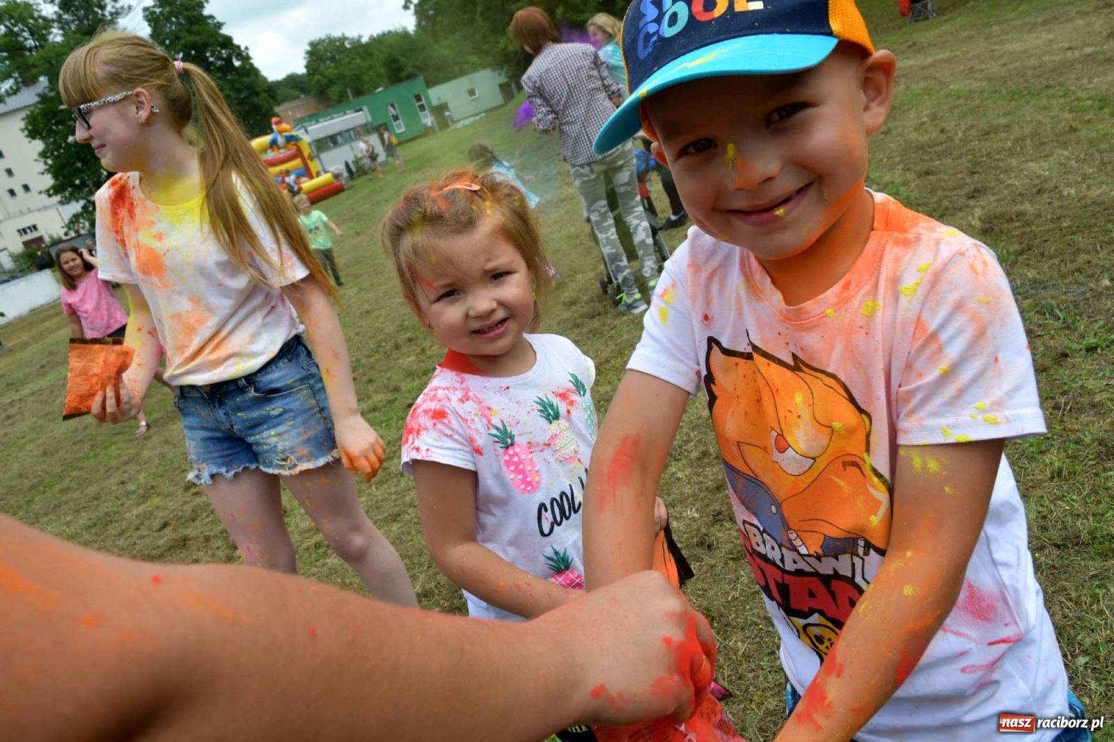 Zdjęcie w galerii na portalu naszraciborz.pl: Holi Święto Kolorów w Raciborzu wiadomości z regionu