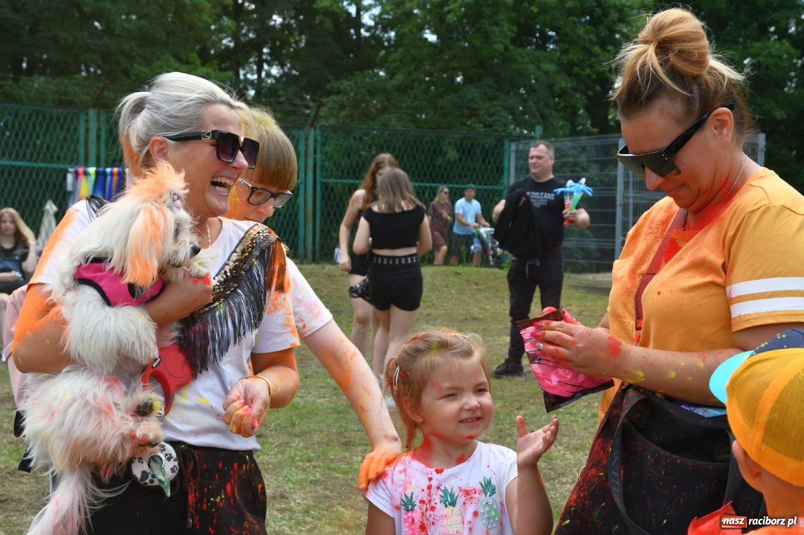 Zdjęcie w galerii na portalu naszraciborz.pl: Holi Święto Kolorów w Raciborzu wiadomości z regionu