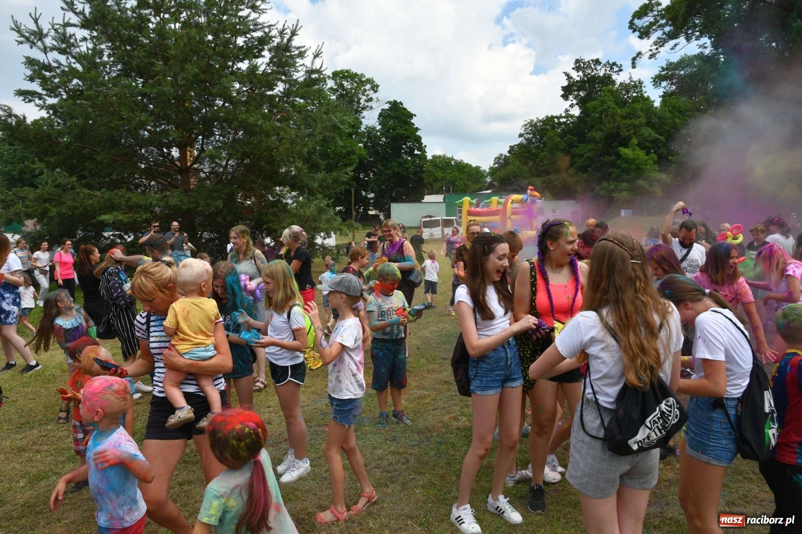 Zdjęcie w galerii na portalu naszraciborz.pl: Holi Święto Kolorów w Raciborzu wiadomości z regionu