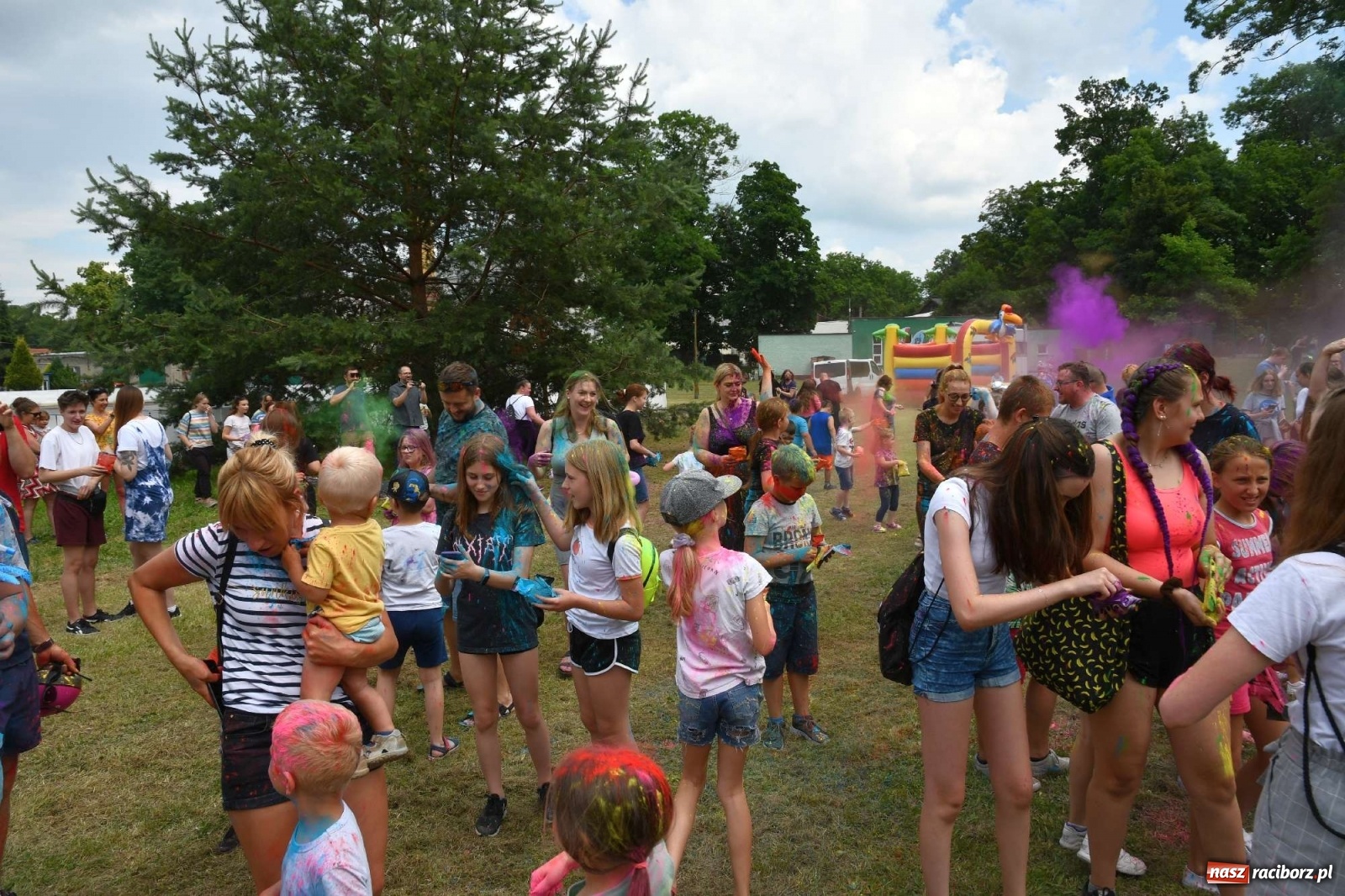 Zdjęcie w galerii na portalu naszraciborz.pl: Holi Święto Kolorów w Raciborzu wiadomości z regionu