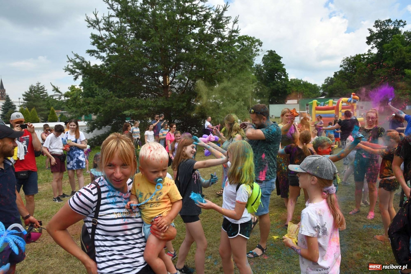 Zdjęcie w galerii na portalu naszraciborz.pl: Holi Święto Kolorów w Raciborzu wiadomości z regionu
