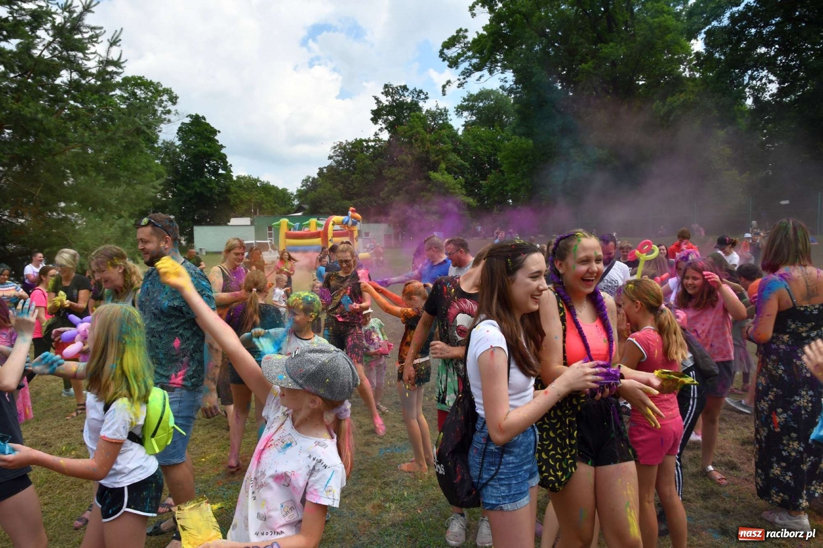 Zdjęcie w galerii na portalu naszraciborz.pl: Holi Święto Kolorów w Raciborzu wiadomości z regionu