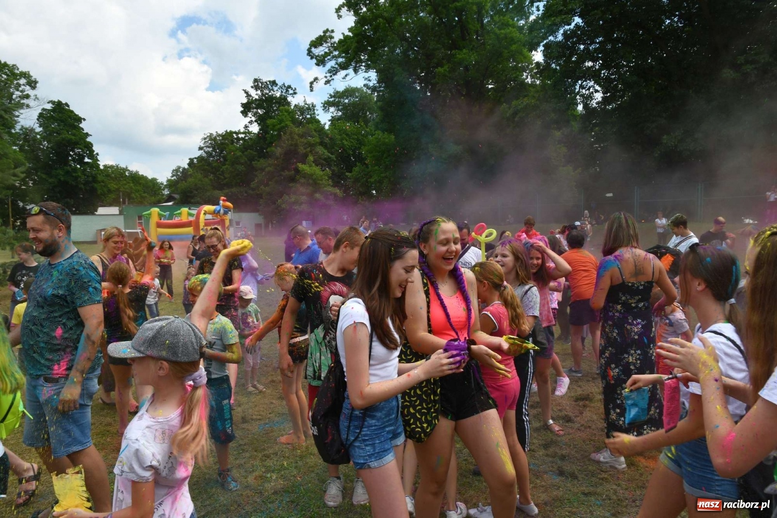 Zdjęcie w galerii na portalu naszraciborz.pl: Holi Święto Kolorów w Raciborzu wiadomości z regionu