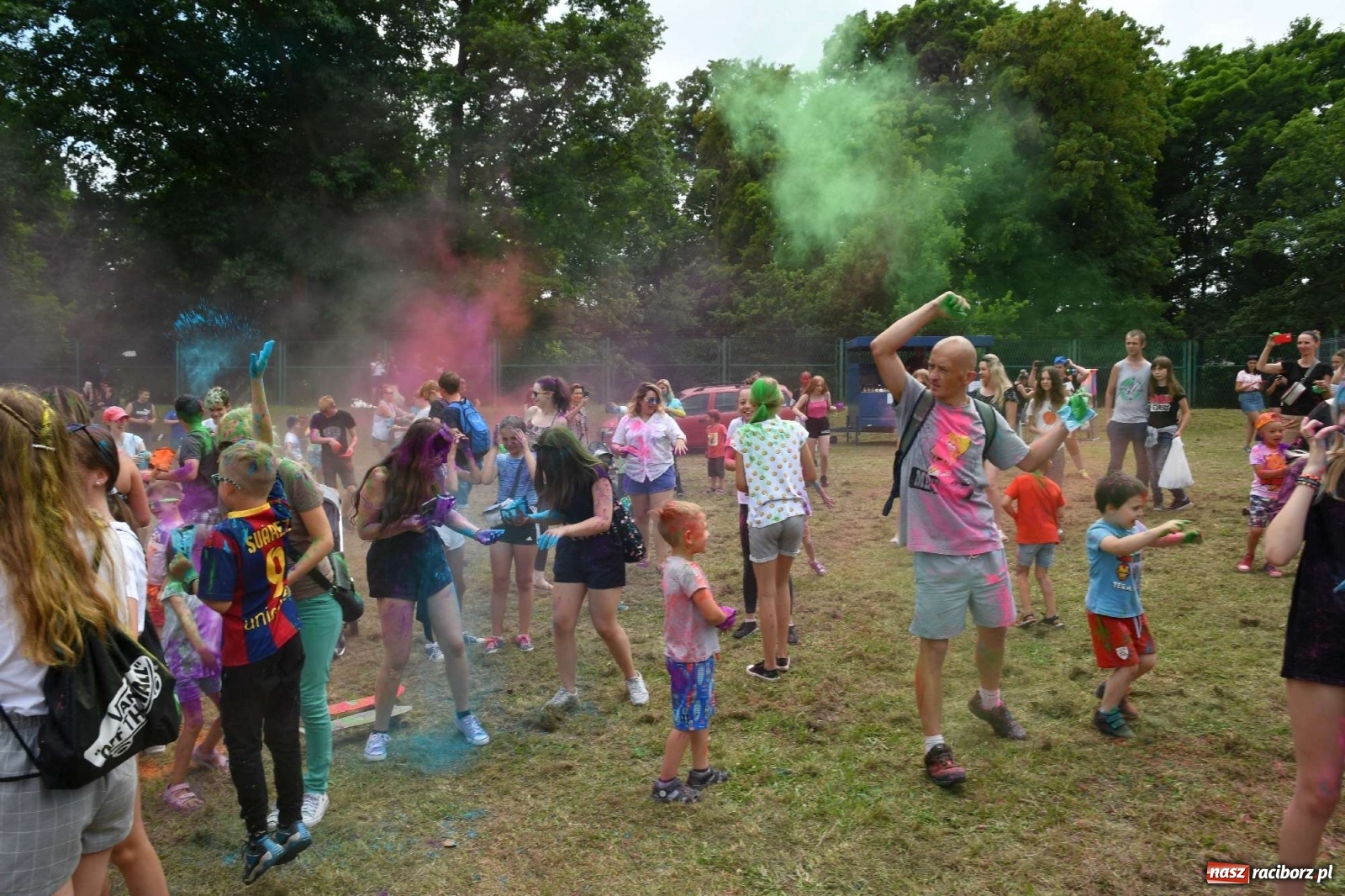 Zdjęcie w galerii na portalu naszraciborz.pl: Holi Święto Kolorów w Raciborzu wiadomości z regionu