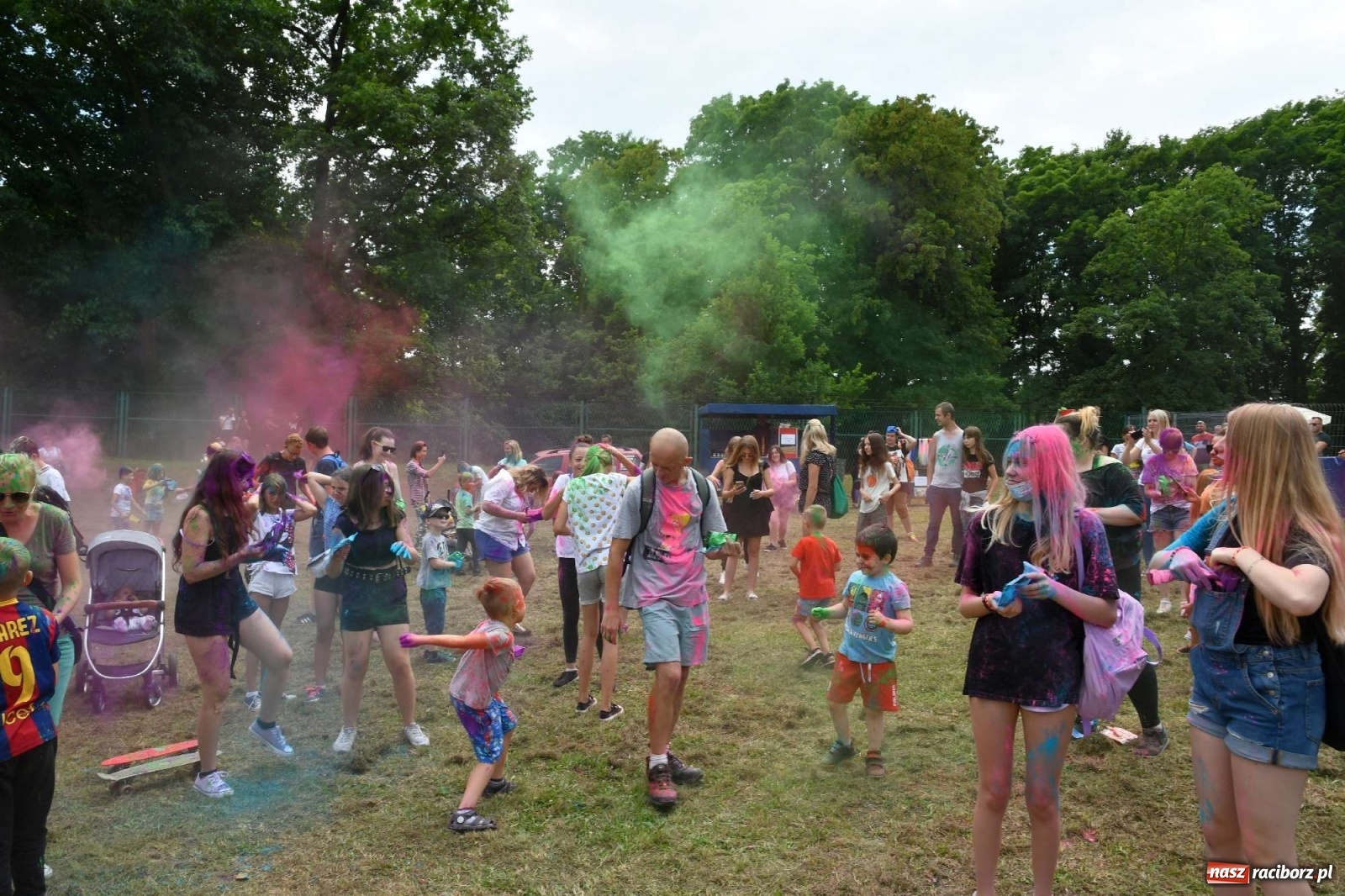 Zdjęcie w galerii na portalu naszraciborz.pl: Holi Święto Kolorów w Raciborzu wiadomości z regionu