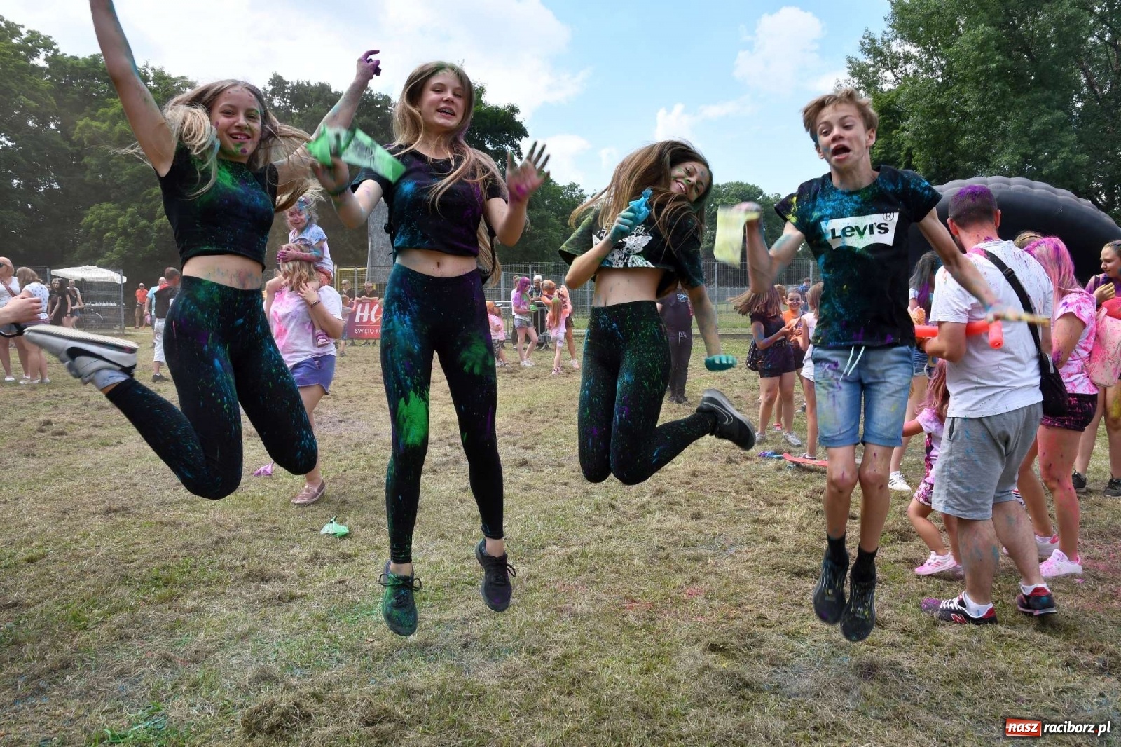 Zdjęcie w galerii na portalu naszraciborz.pl: Holi Święto Kolorów w Raciborzu wiadomości z regionu