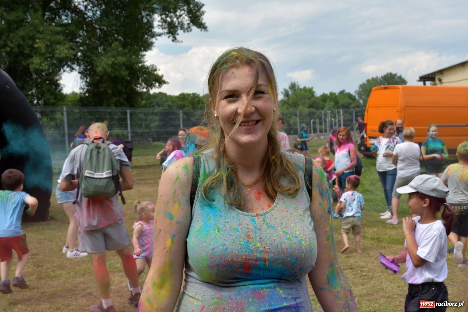 Zdjęcie w galerii na portalu naszraciborz.pl: Holi Święto Kolorów w Raciborzu wiadomości z regionu