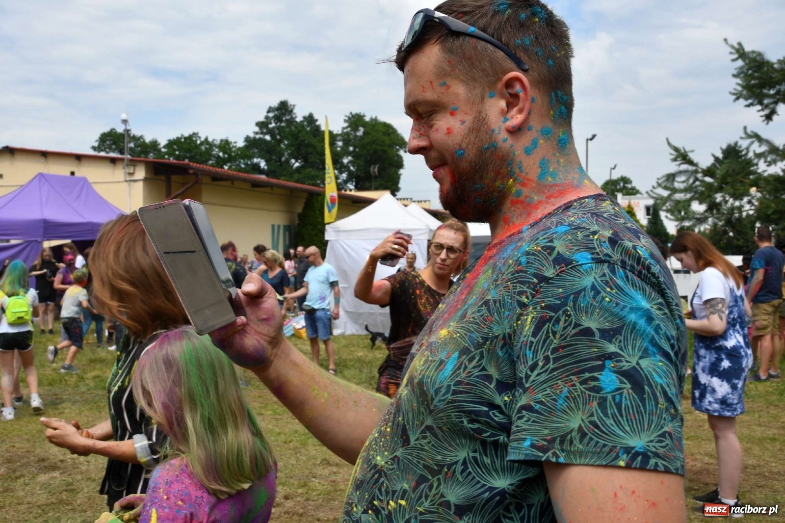 Zdjęcie w galerii na portalu naszraciborz.pl: Holi Święto Kolorów w Raciborzu wiadomości z regionu