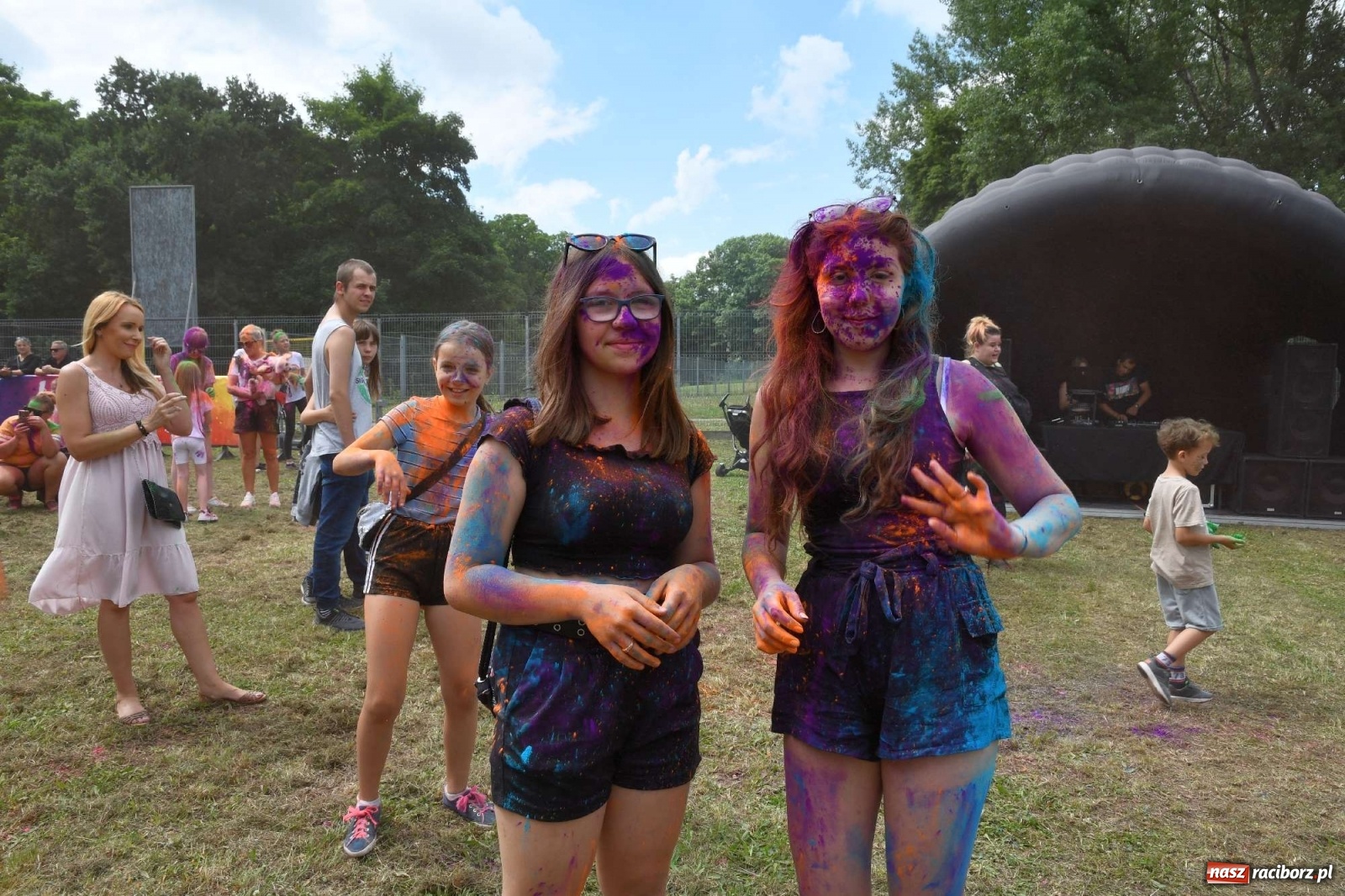 Zdjęcie w galerii na portalu naszraciborz.pl: Holi Święto Kolorów w Raciborzu wiadomości z regionu