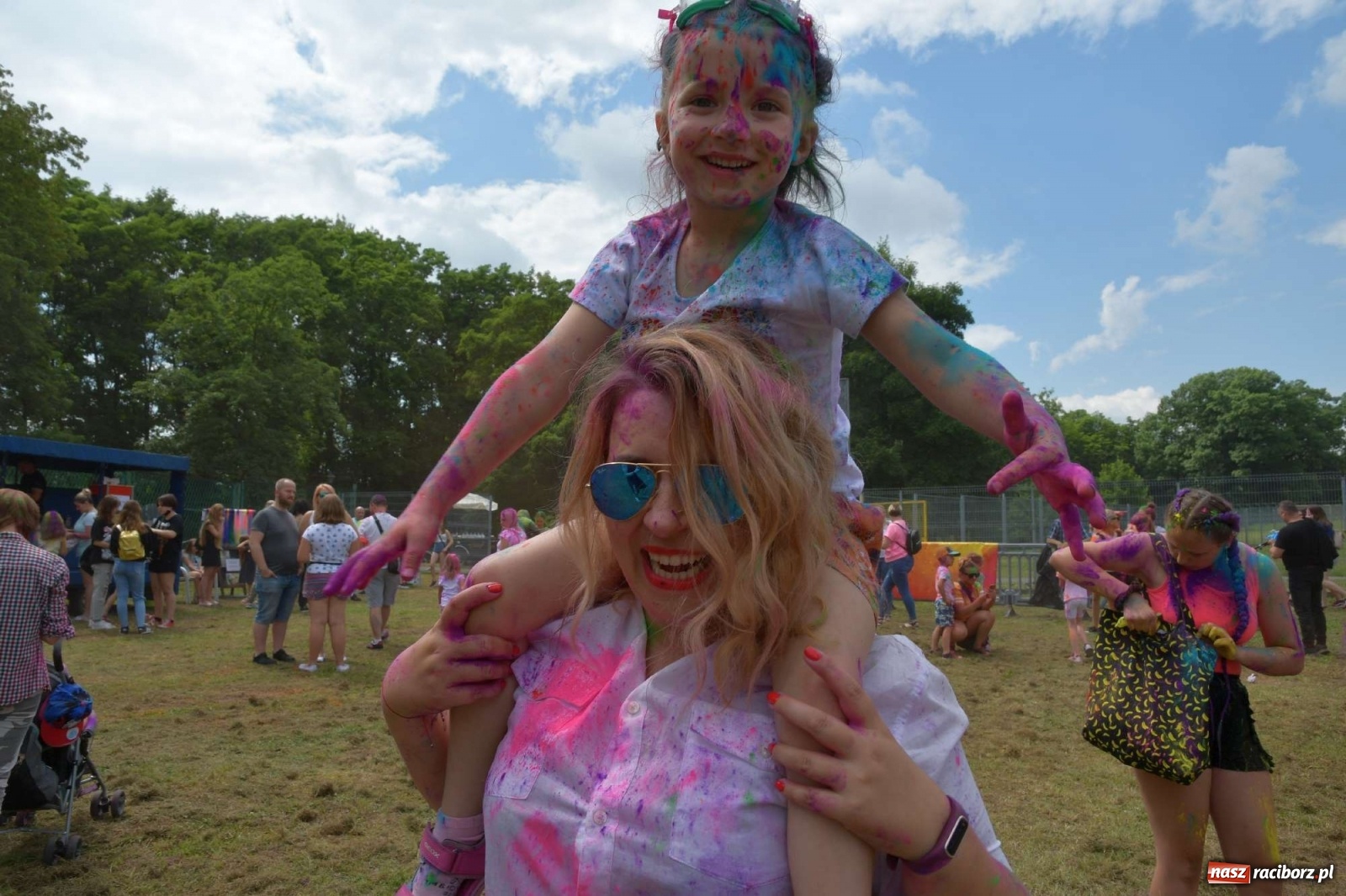 Zdjęcie w galerii na portalu naszraciborz.pl: Holi Święto Kolorów w Raciborzu wiadomości z regionu