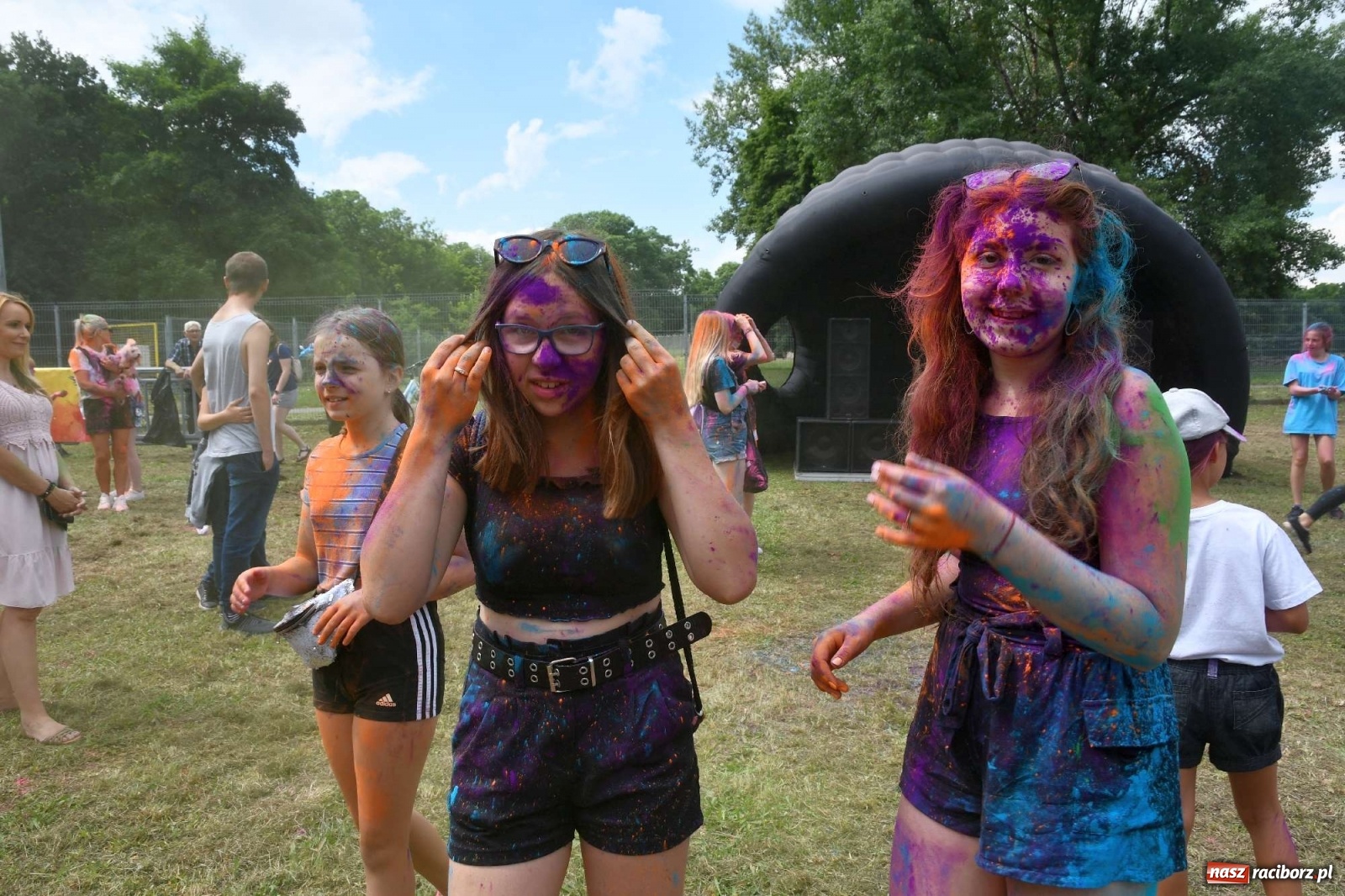 Zdjęcie w galerii na portalu naszraciborz.pl: Holi Święto Kolorów w Raciborzu wiadomości z regionu