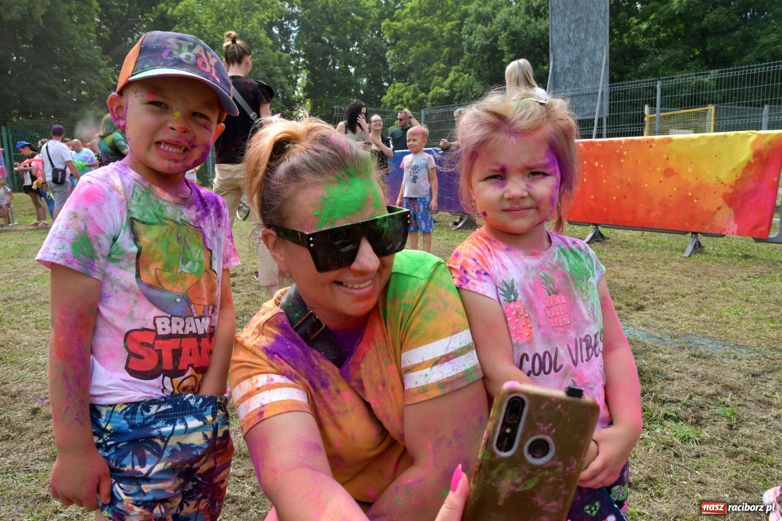 Zdjęcie w galerii na portalu naszraciborz.pl: Holi Święto Kolorów w Raciborzu wiadomości z regionu